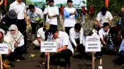 Menteri Jumhur Pimpin Penanaman Mangrove di Brebes untuk Lindungi Pesisir