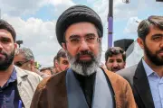 Mojtaba Khamenei Tak Hadir di Pemakaman Ayahnya, Picu Spekulasi