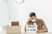 Orangtua Antar Anak Cari Kerja di Jakarta Job Fair 2026