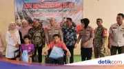 Polda Metro Jaya Gelar Syukuran Hari Bhayangkara ke-80 dengan Bakti Sosial dan UMKM