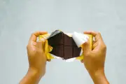 Sejarah Hari Cokelat Sedunia: Dari Minuman Pahit Suku Maya hingga Camilan Modern