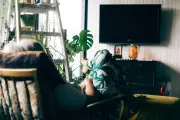 Studi Ungkap Alasan Orang Cinta Tinggal di Rumah, Bukan karena Introvert