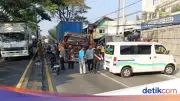 Truk Kontainer Tabrak 5 Motor di Pasuruan, 3 Tewas