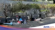 WNA Kembali 'Camping' di Trotoar Kantor UNHCR Jaksel, Aparat Tertibkan